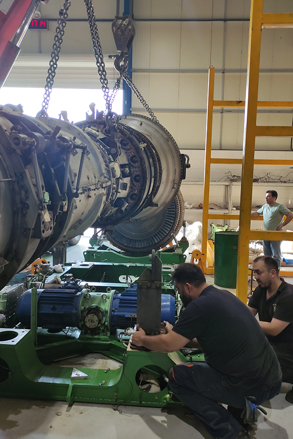 کار روی توربین زاریا